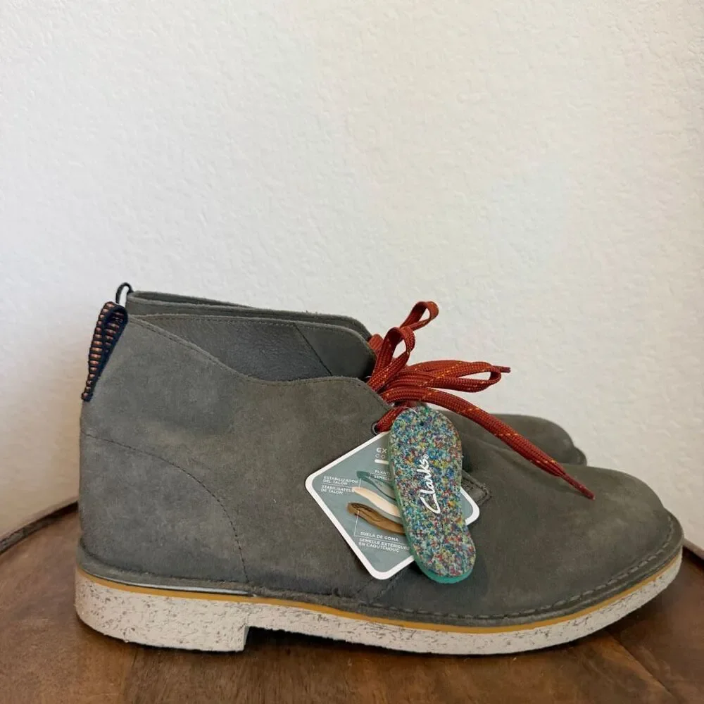 Clarks Gray Suede Bushacre 3 Chukka Boots Men's Size 9.5W NEW